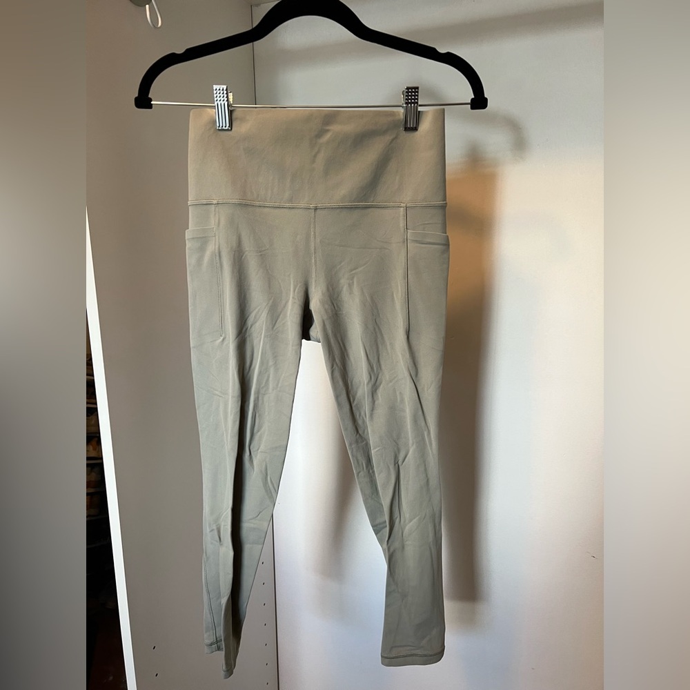 Athleta Salutation Stash Pocket II 7/8 Small Green